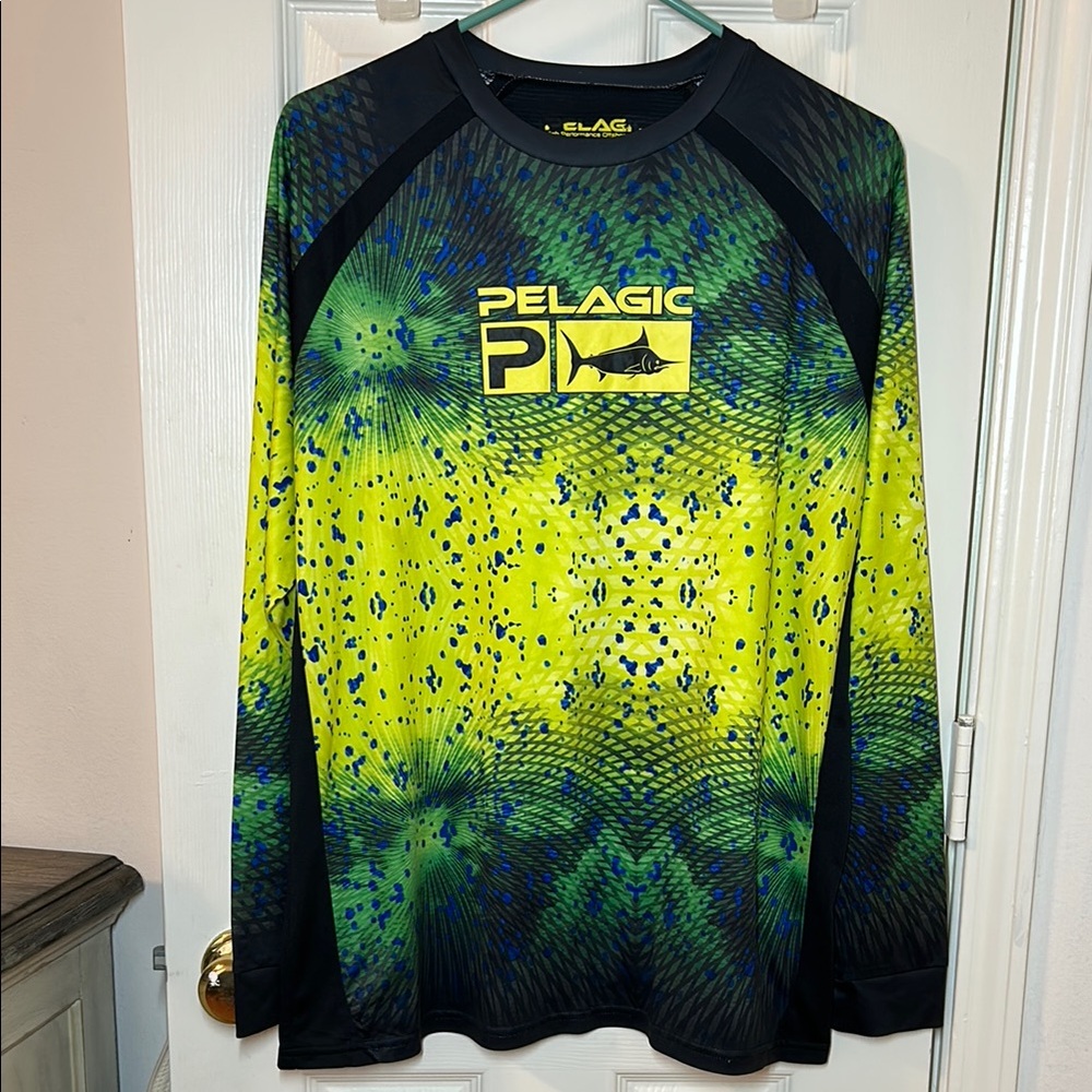 Pelagic Rash Guard, men’s Extreme Cooling Long Sleeve Shirt. Size Medium.